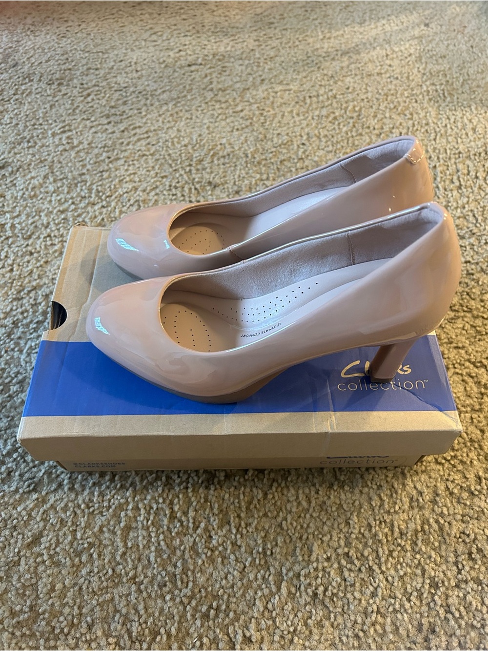 Clarks Blush Patent Round-Toe Pump